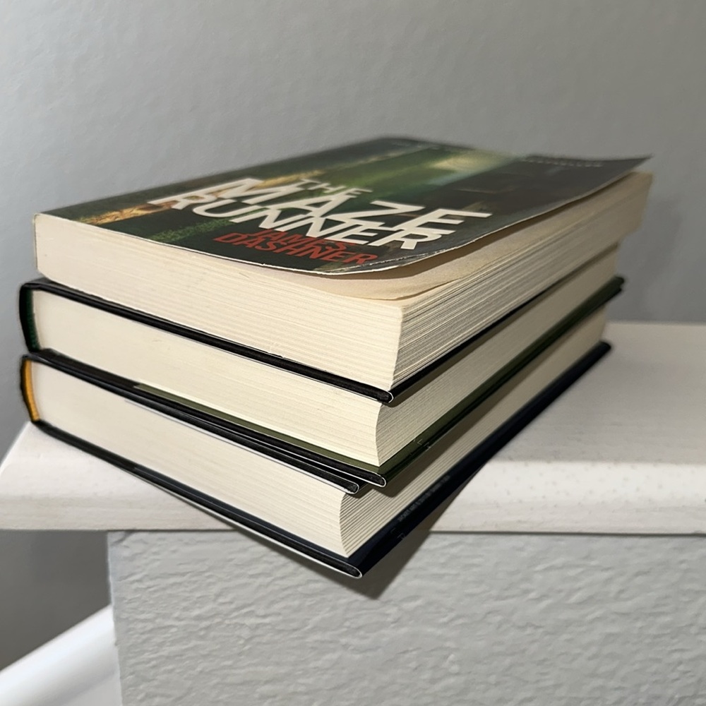 Set of 3 YA dystopian books. The Testing, Independent Study, The Maze Runner. - Picture 5 of 8